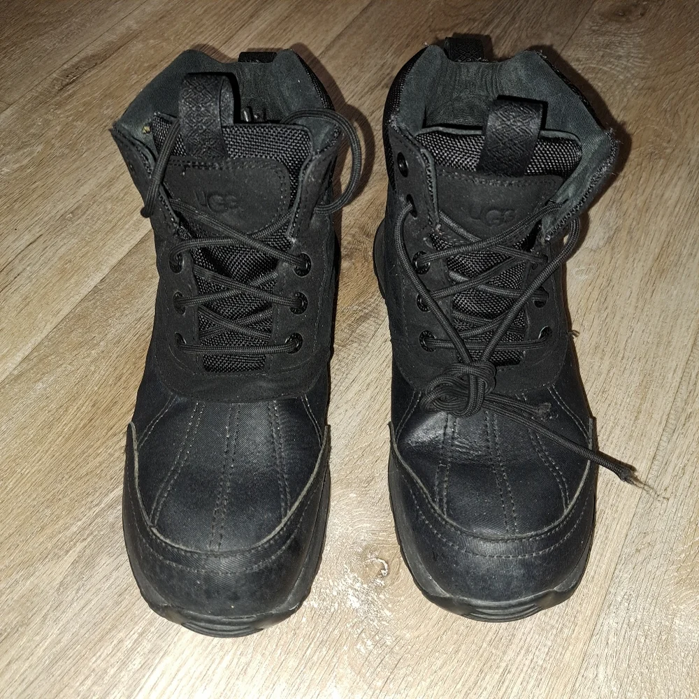 UGG Men's Emmett Duck Winter Cold Weather Snow Black Boots Size 8